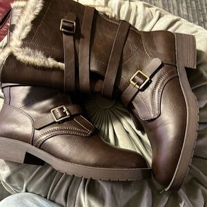 SO size 9 Boot Faux fur lining